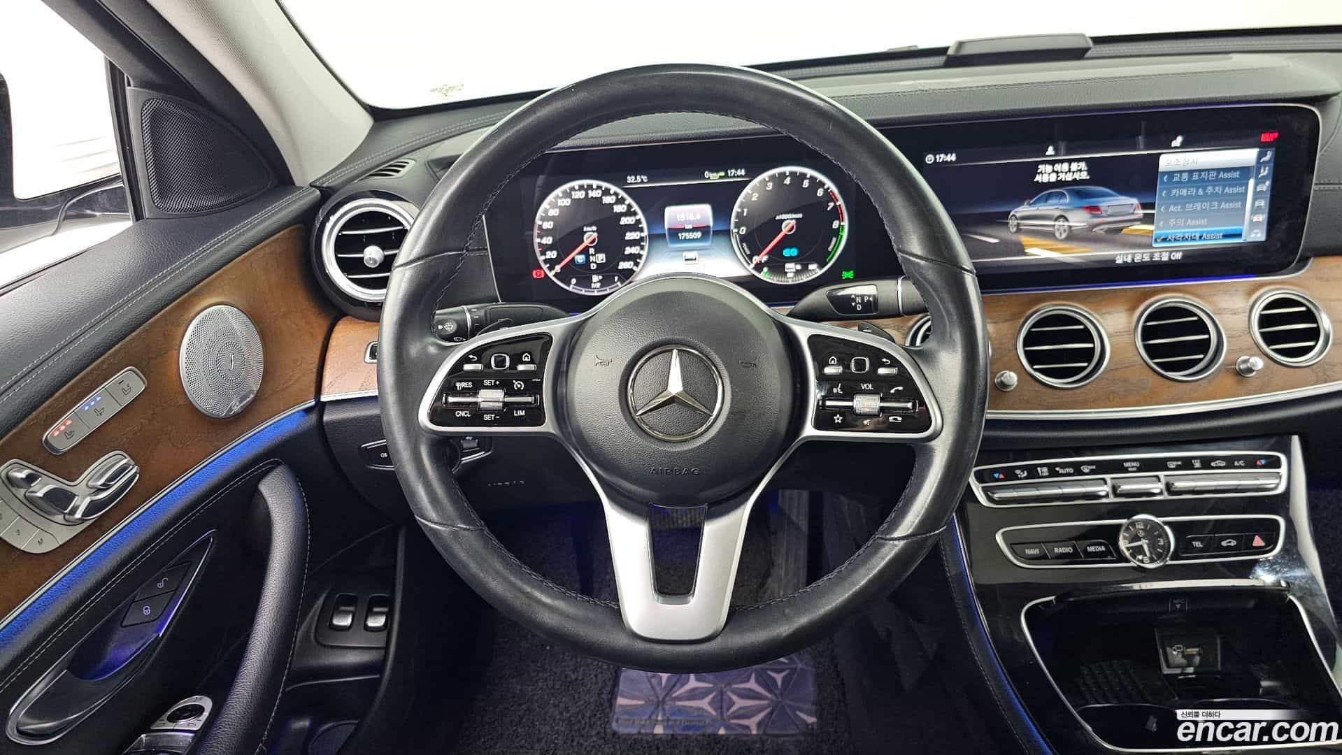 E-Class Mercedes-Benz 2019.10-OPTION-017