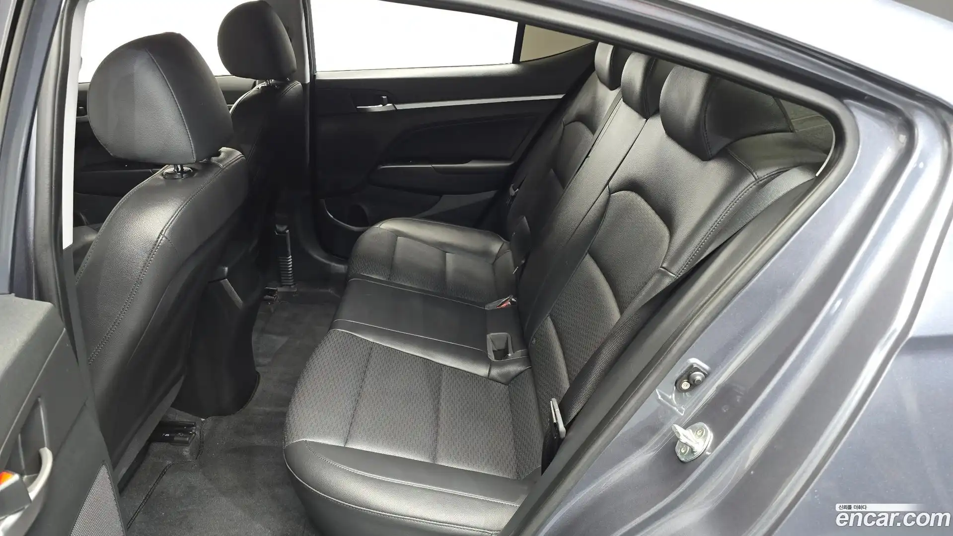 AVANTE Hyundai 2019.6-OPTION-015