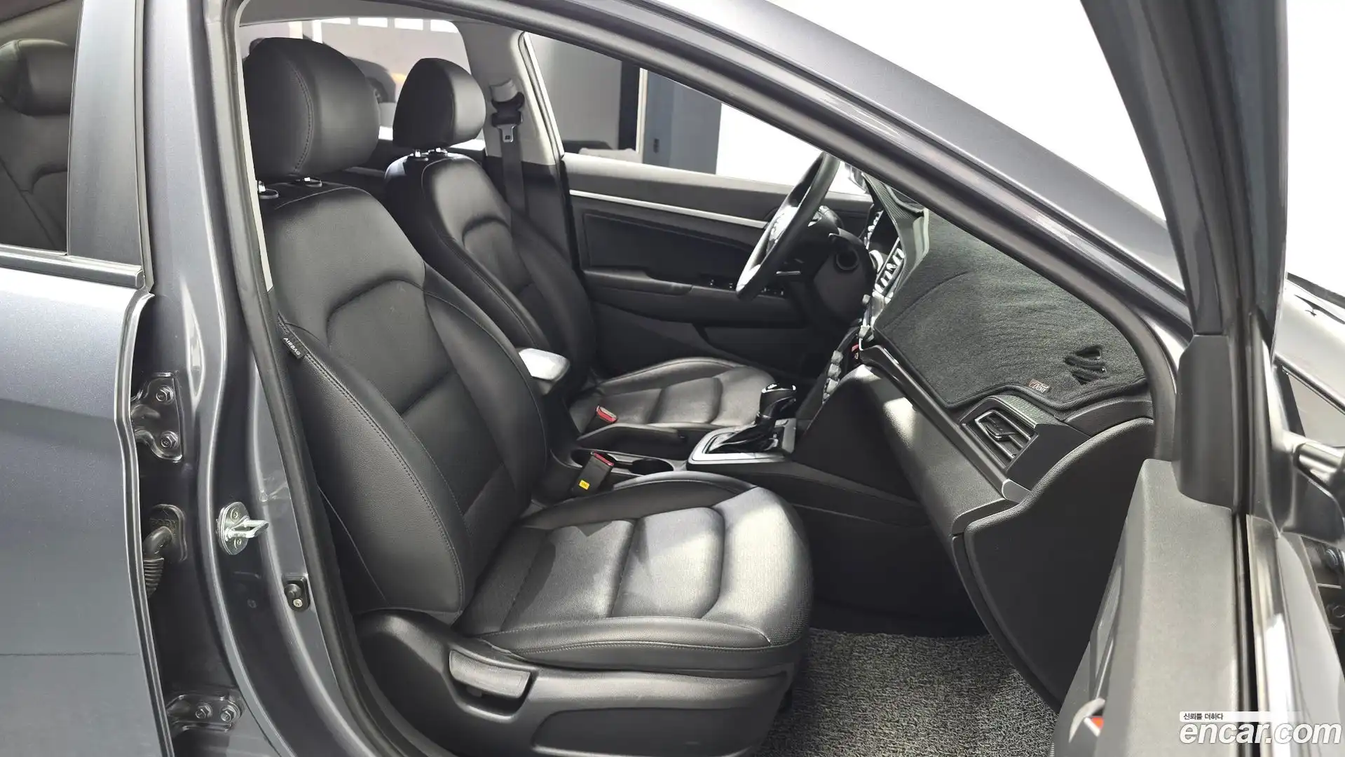 AVANTE Hyundai 2019.6-INNER-036