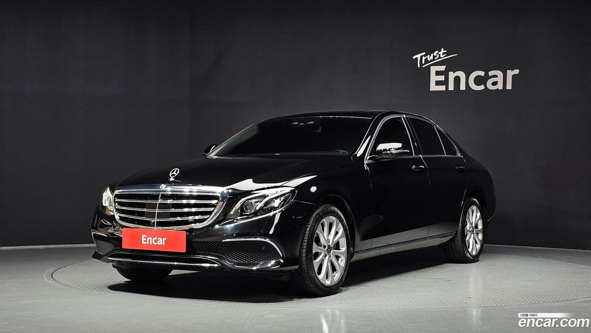 Main__Slider__Photo:E-Class Mercedes-Benz 2020.4-0