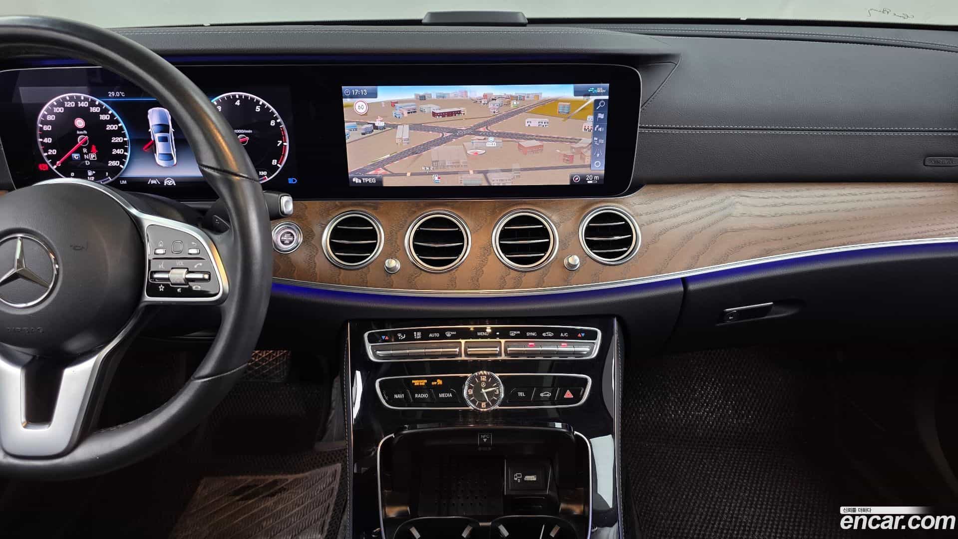 E-Class Mercedes-Benz 2020.4-OPTION-018