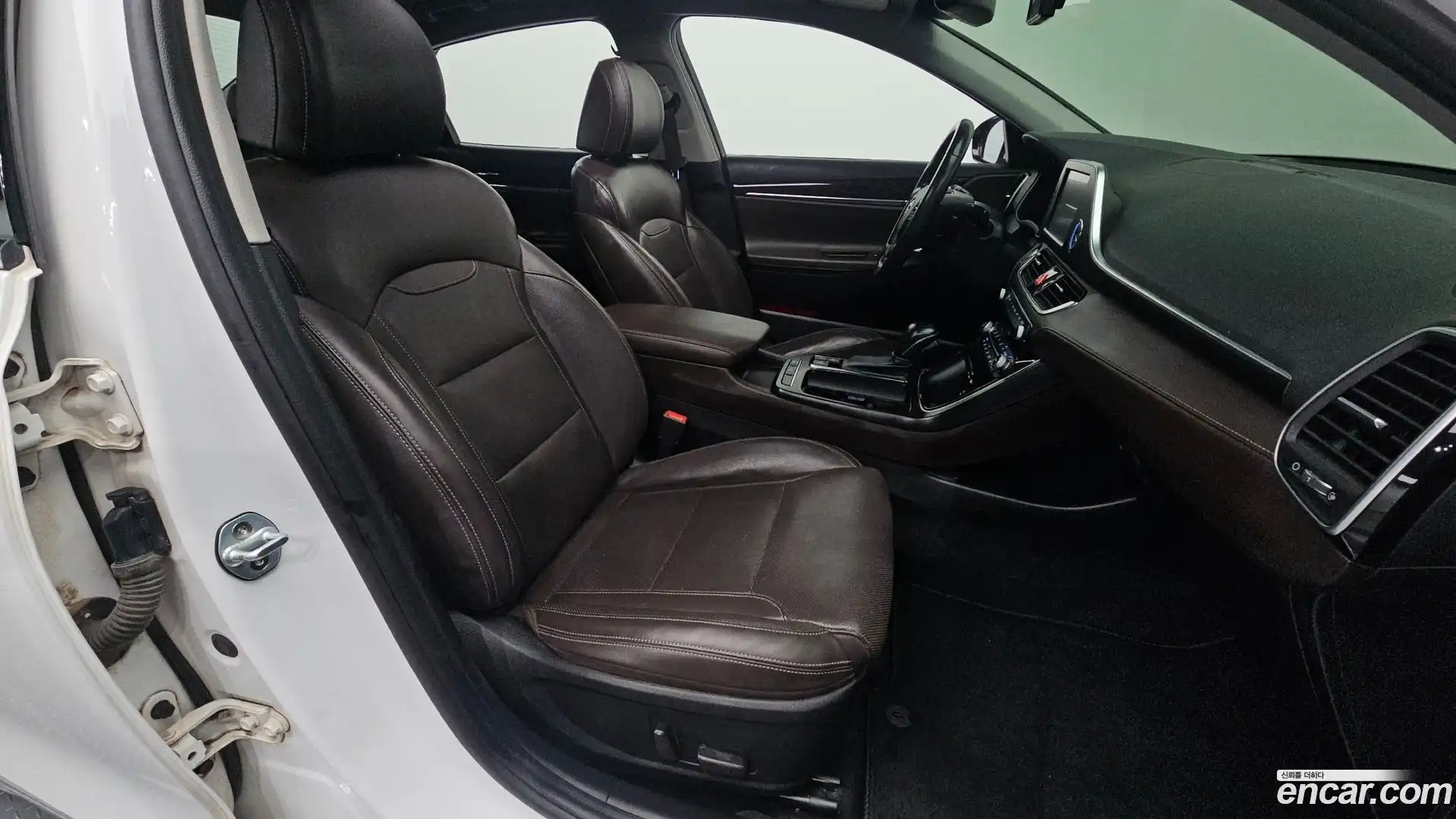 Grandeur Hyundai 2019.1-OPTION-015