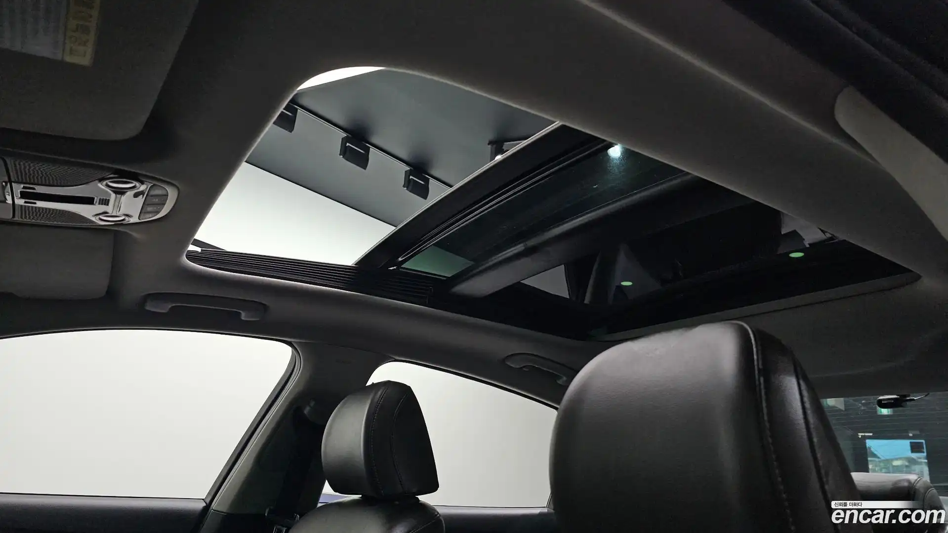 Grandeur Hyundai 2019.1-OPTION-022