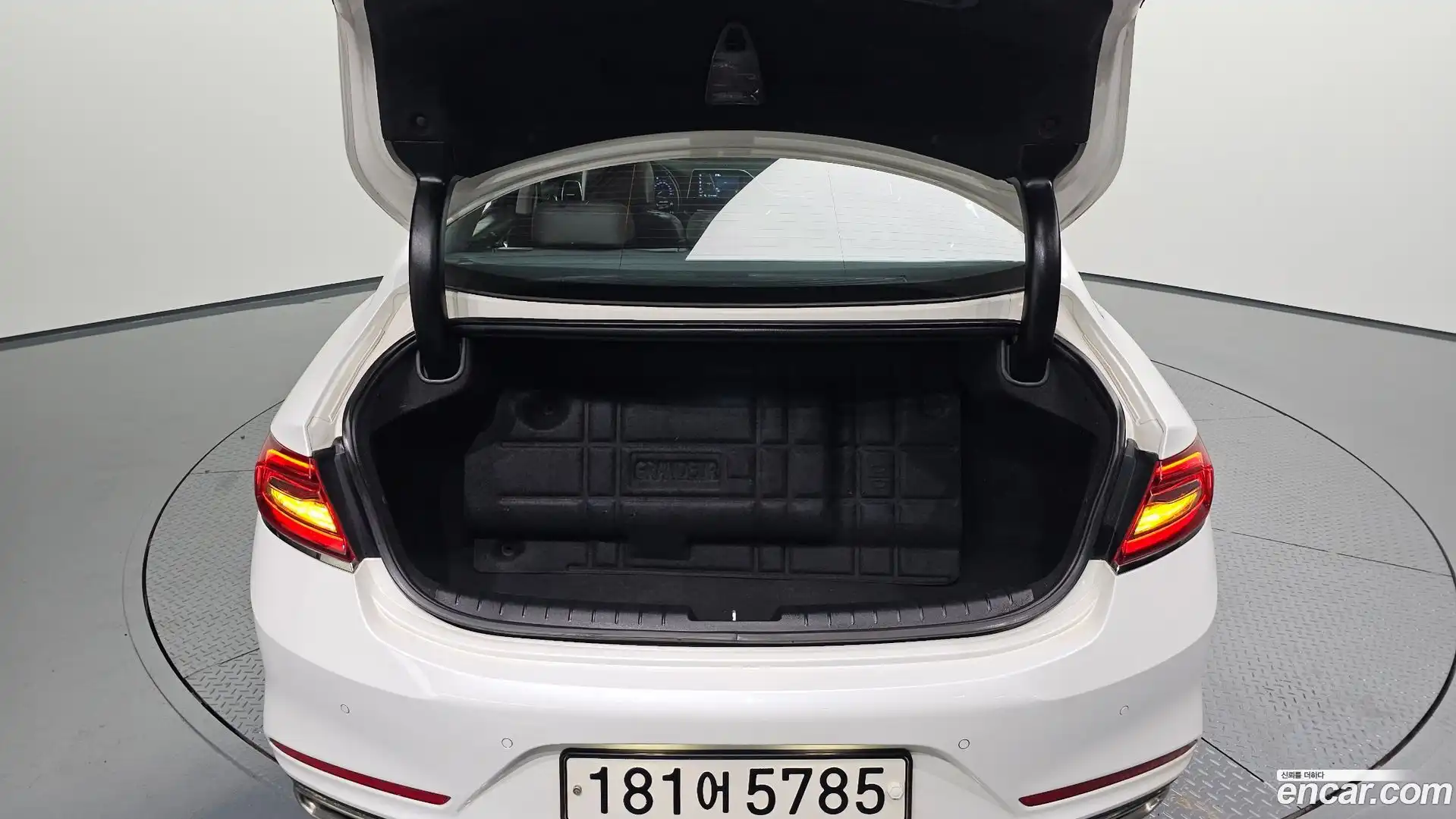 Grandeur Hyundai 2019.1-OPTION-024