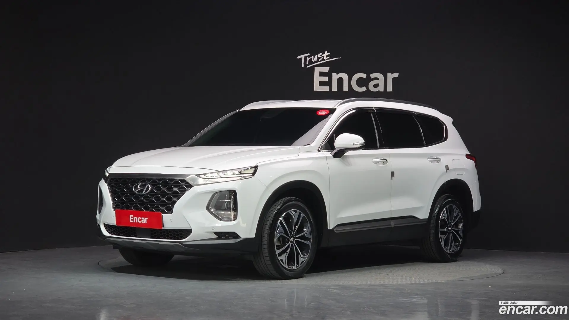 Main__Slider__Photo:Santafe Hyundai 2019.0-0