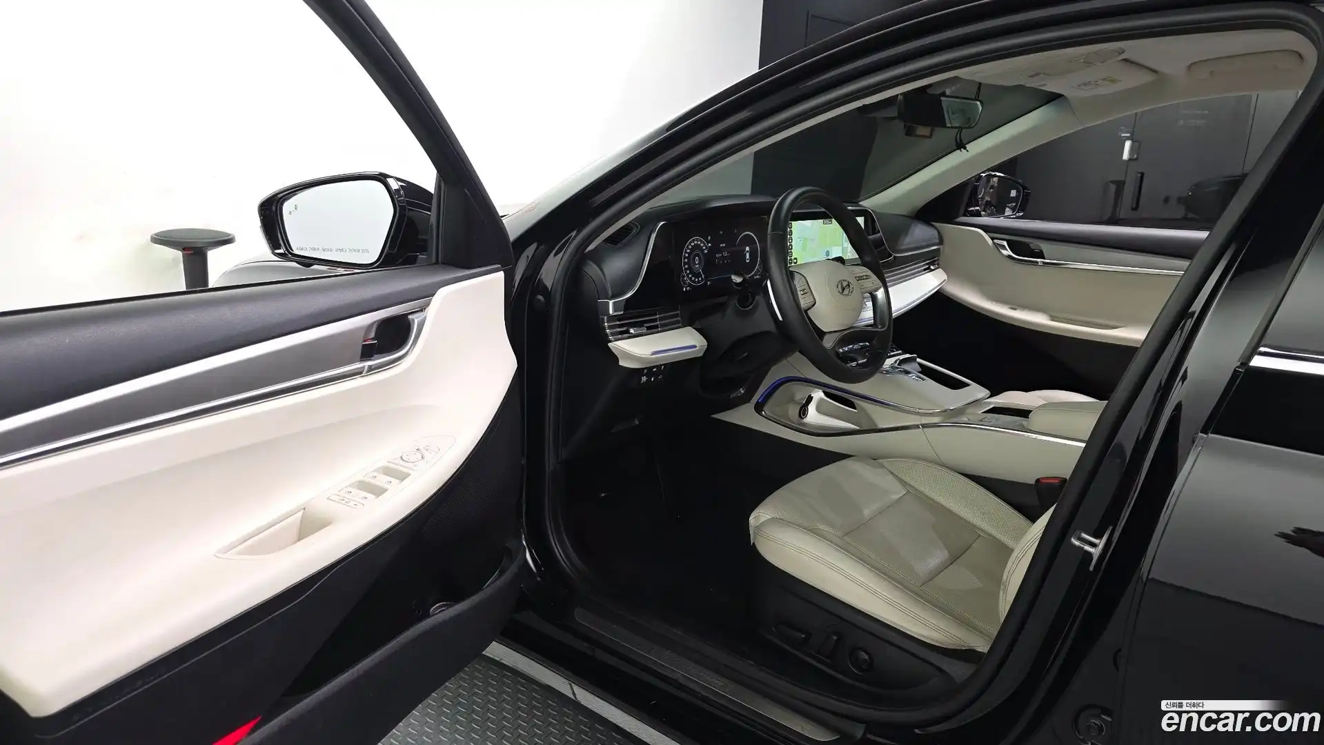 Grandeur Hyundai 2022.10-INNER-010
