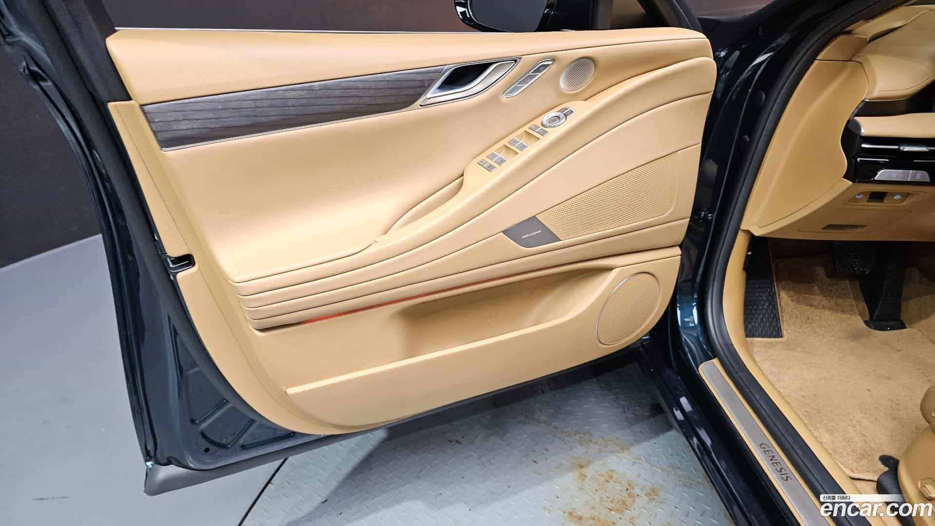 G80 Genesis 2025.0-INNER-034