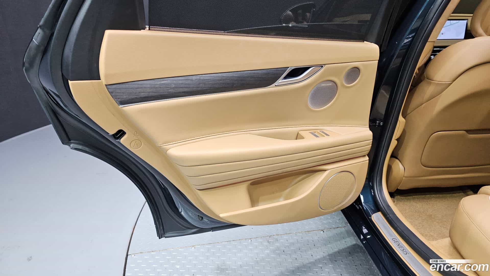 G80 Genesis 2025.0-INNER-035