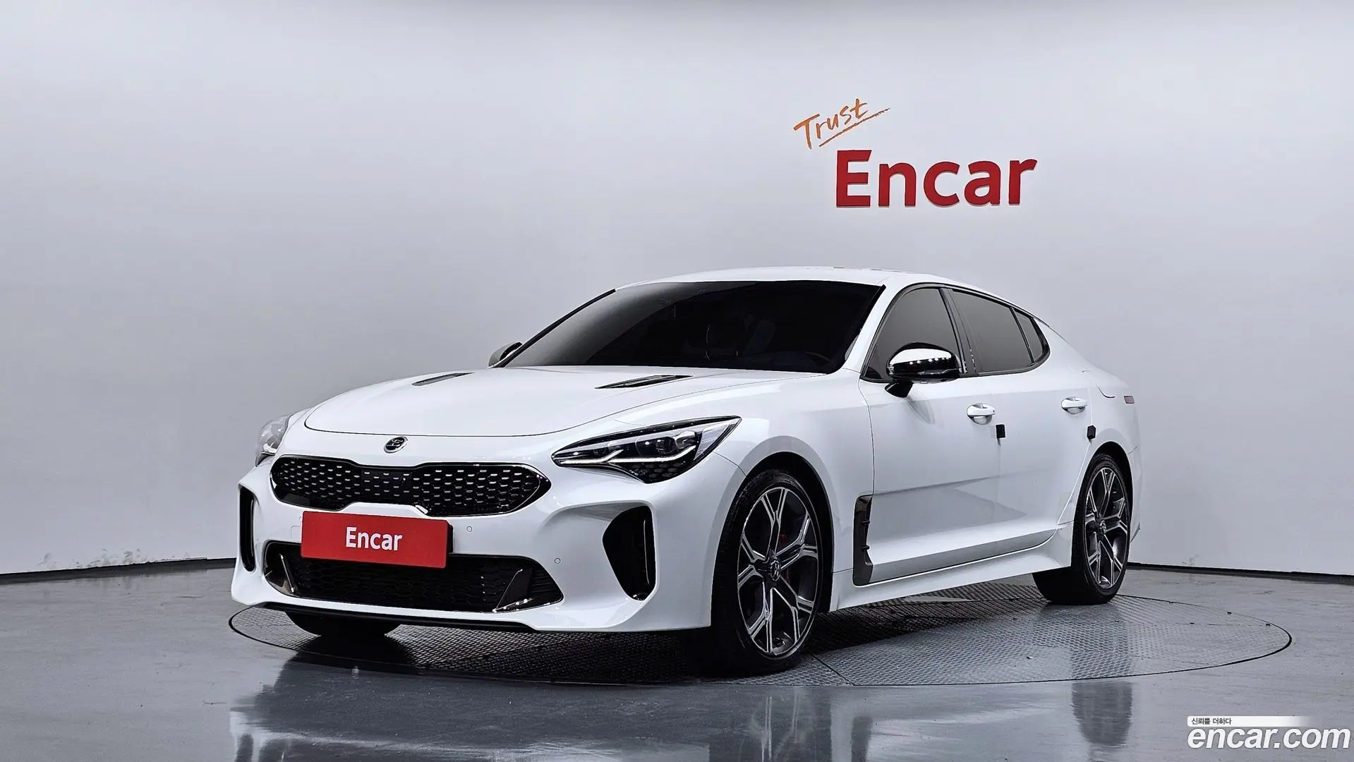 Main__Slider__Photo:Stinger Kia 2017.8-0