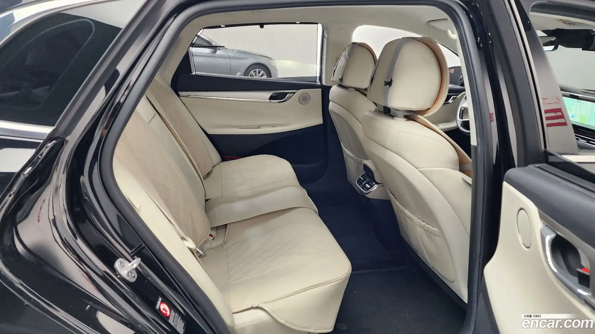 Grandeur Hyundai 2022.8-OPTION-015