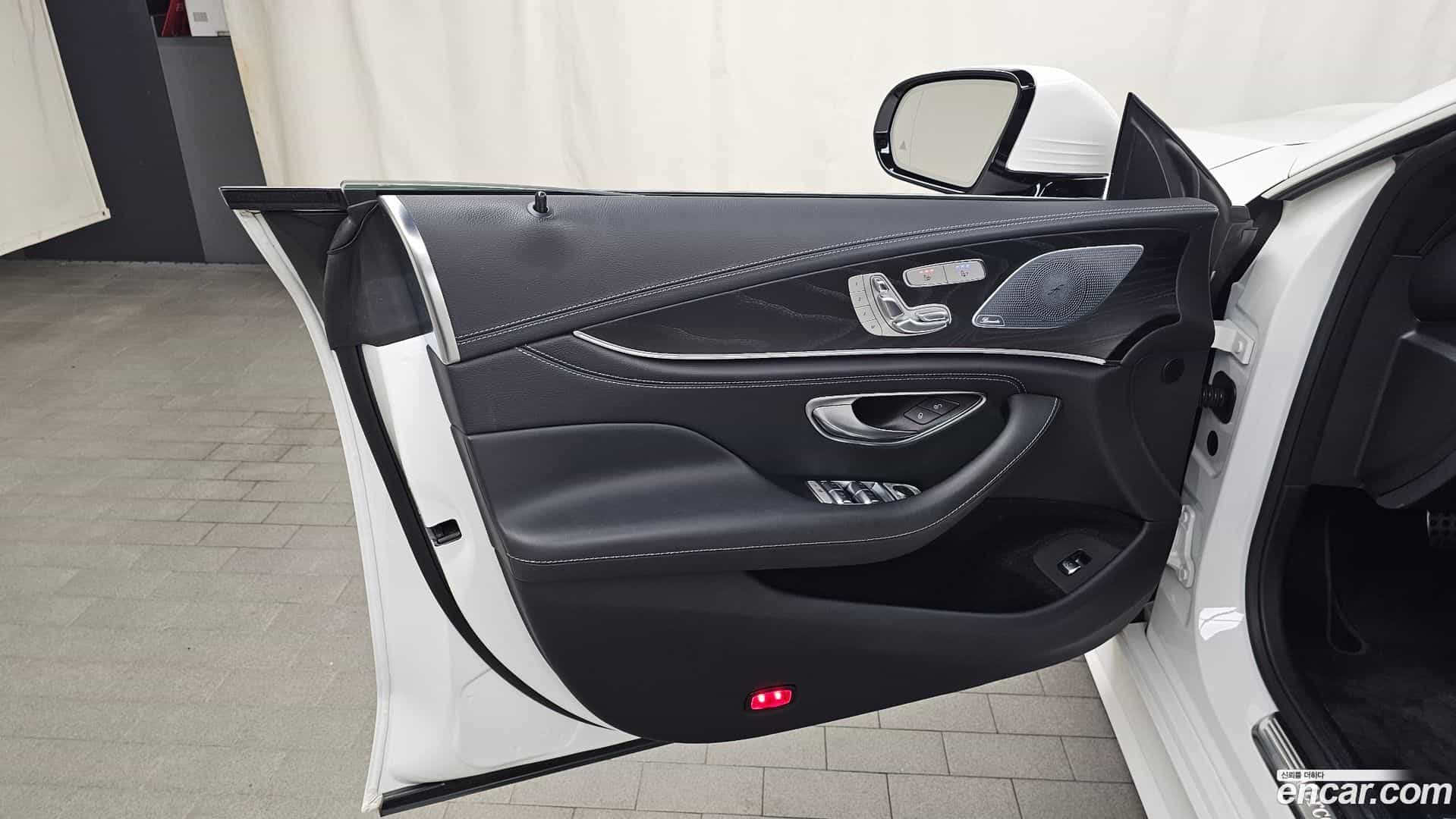 CLS-Class Mercedes-Benz 2022.6-INNER-034