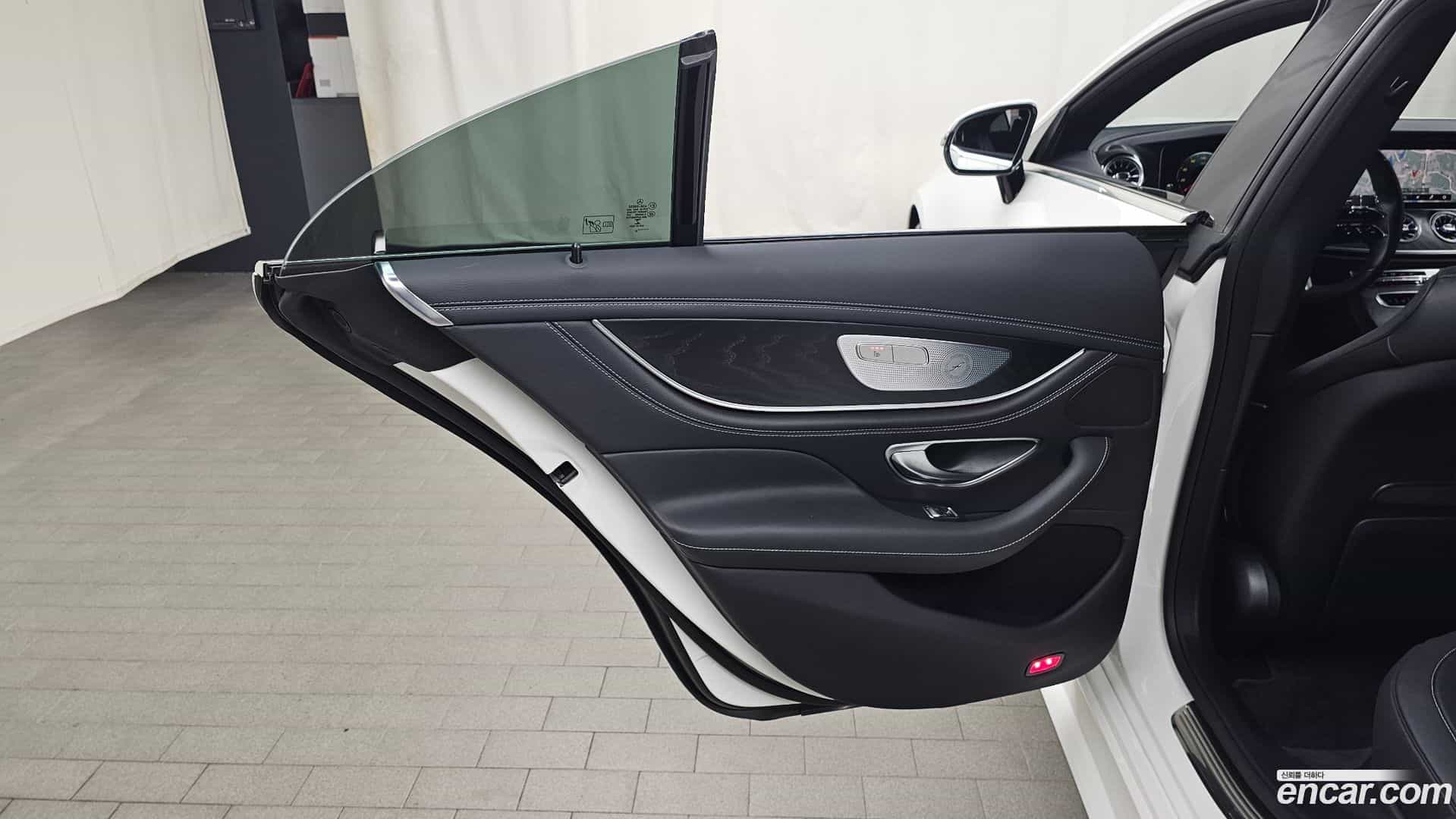 CLS-Class Mercedes-Benz 2022.6-INNER-035