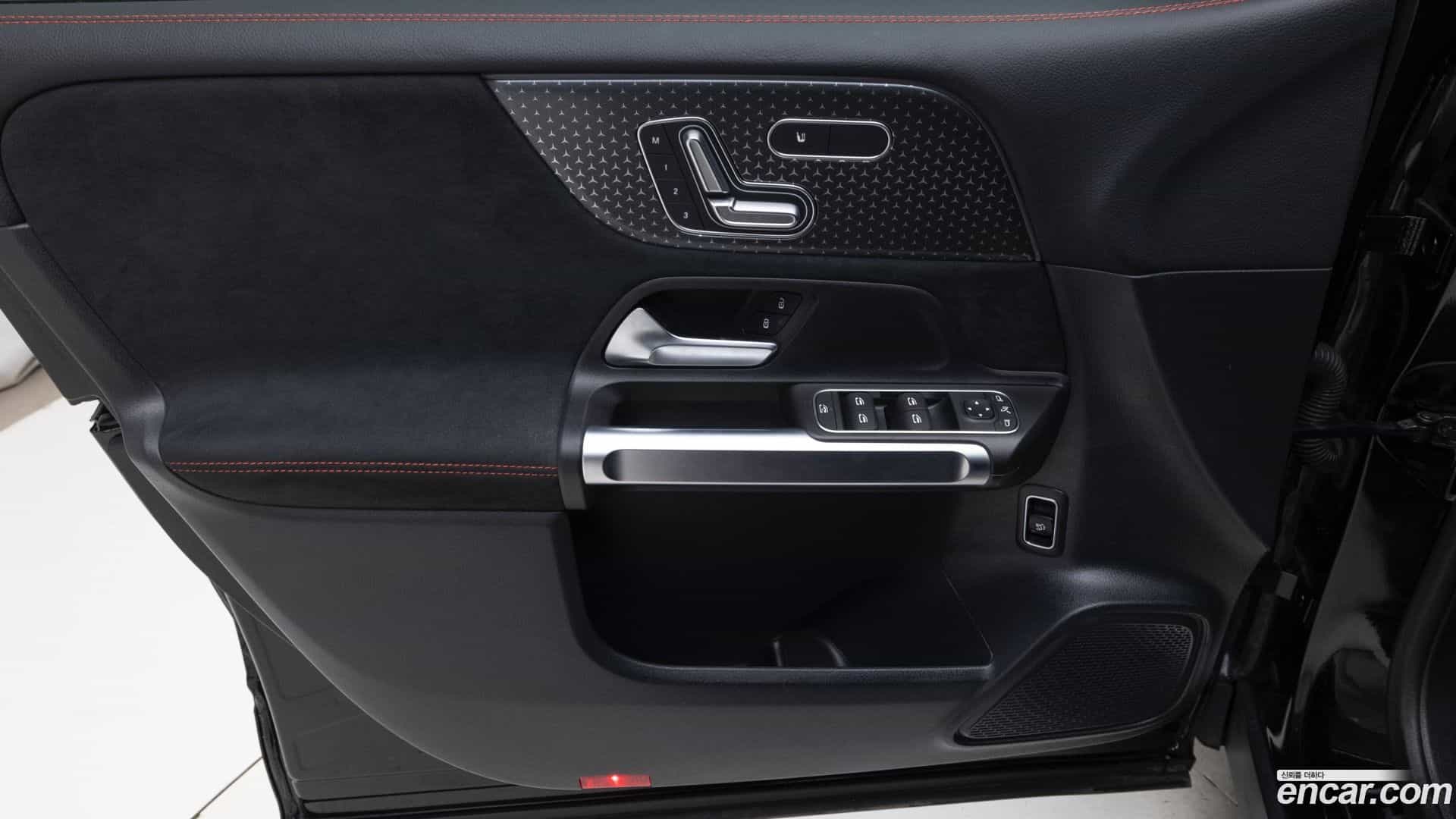 GLB-Class Mercedes-Benz 2025.5-OPTION-016