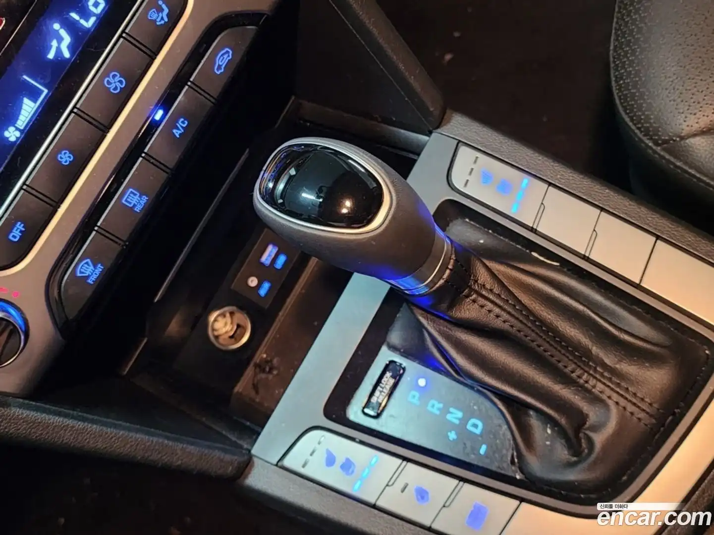 AVANTE Hyundai 2017.1-INNER-009