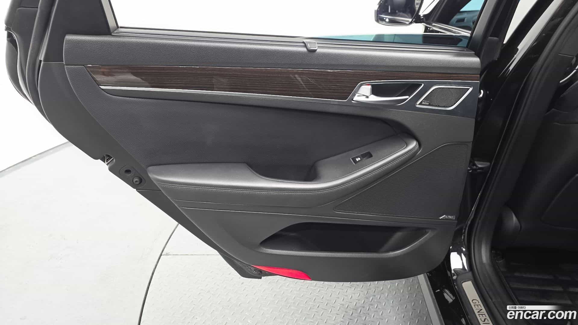 G80 Genesis 2018.9-INNER-035