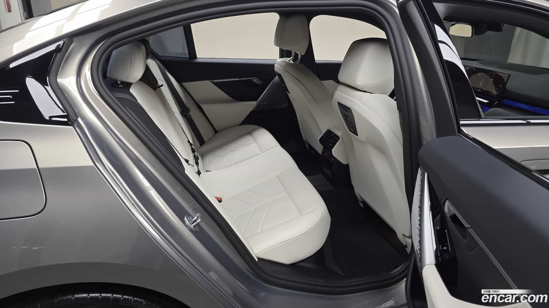 5-Series BMW 2025.6-OPTION-015