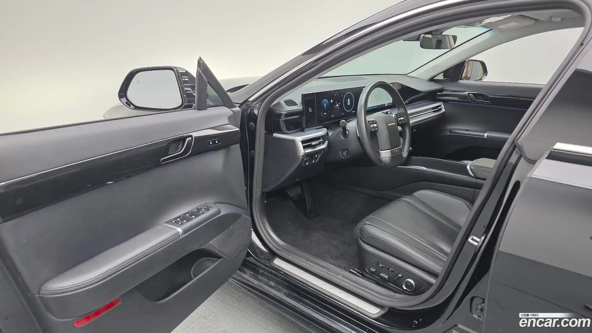 Grandeur Hyundai 2023.1-INNER-010