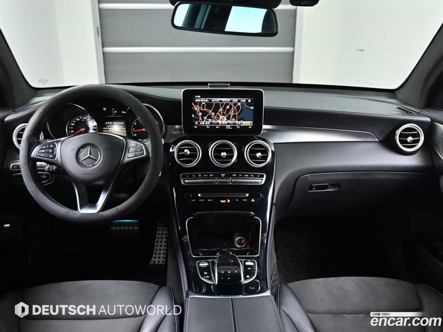 GLC-Class Mercedes-Benz 2019.10-INNER-007