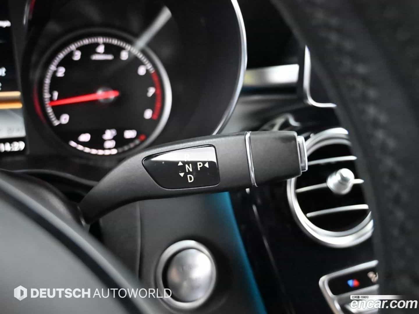 GLC-Class Mercedes-Benz 2019.10-INNER-009