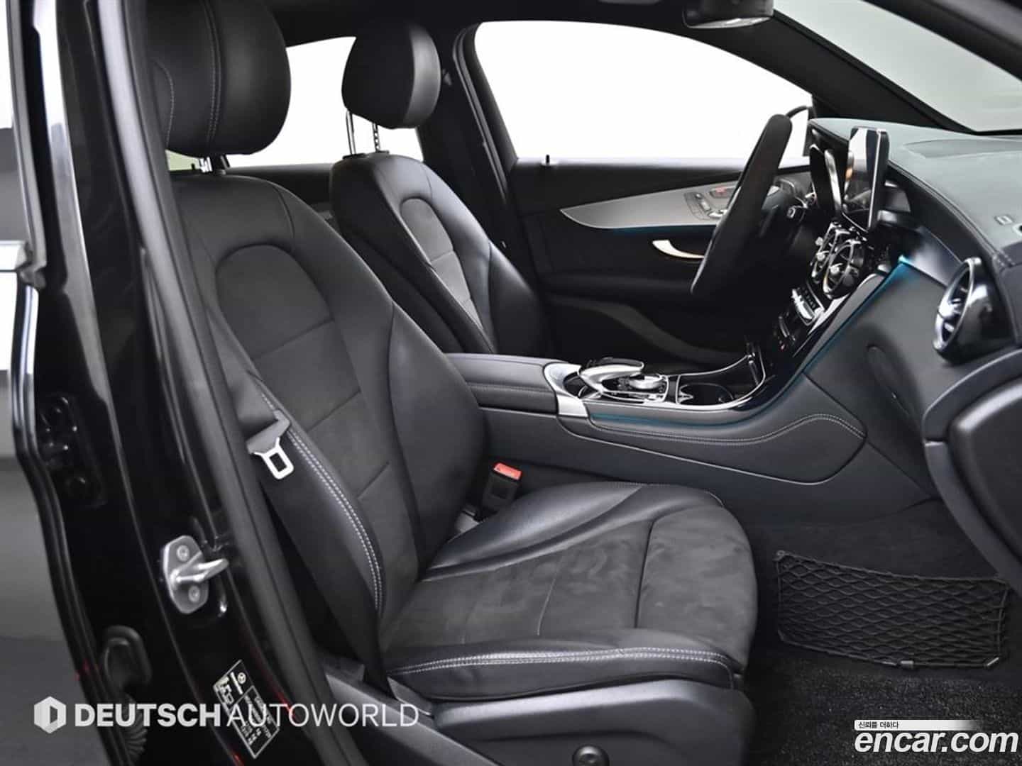GLC-Class Mercedes-Benz 2019.10-INNER-010