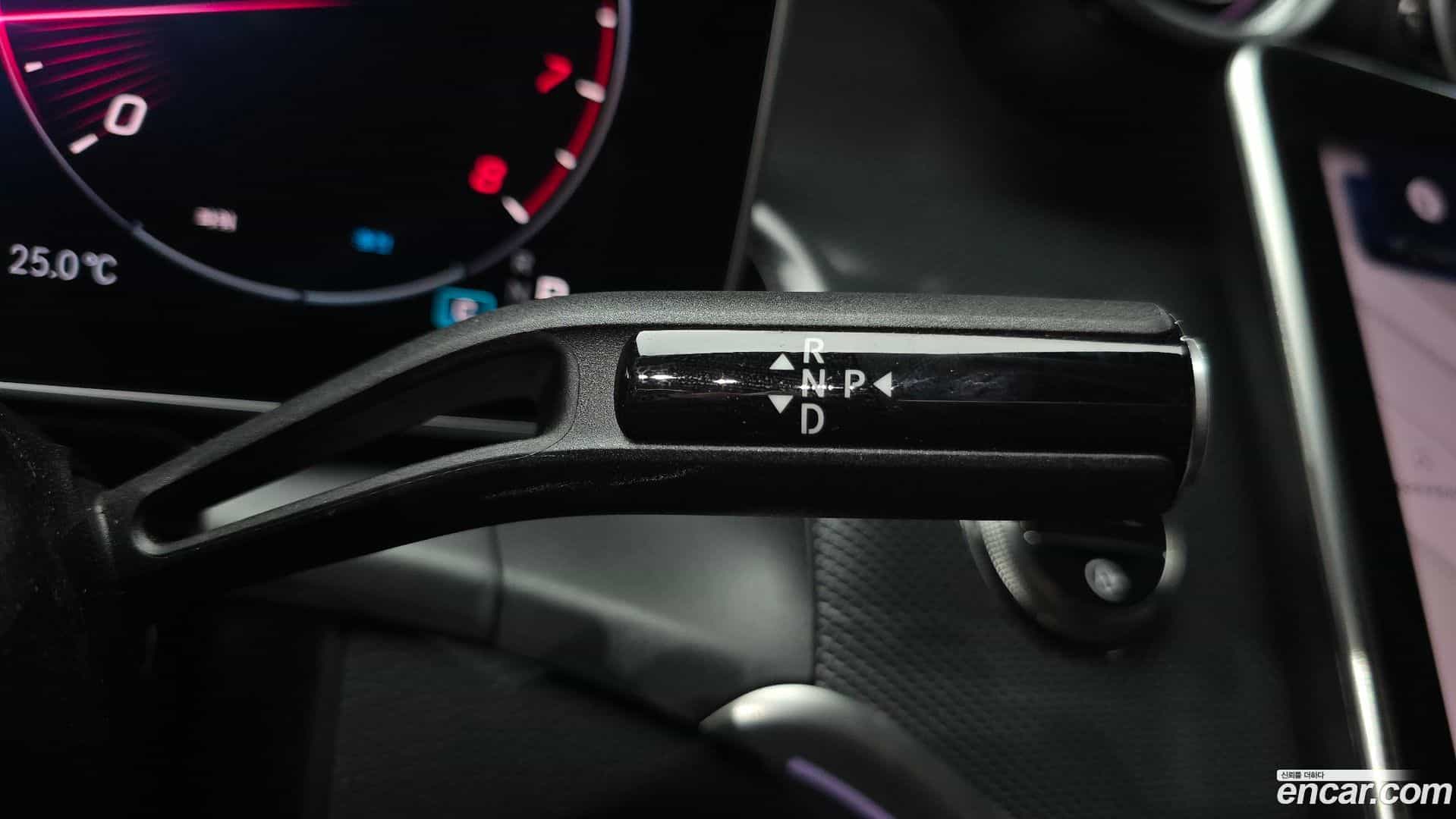 GLC-Class Mercedes-Benz 2025.7-INNER-009