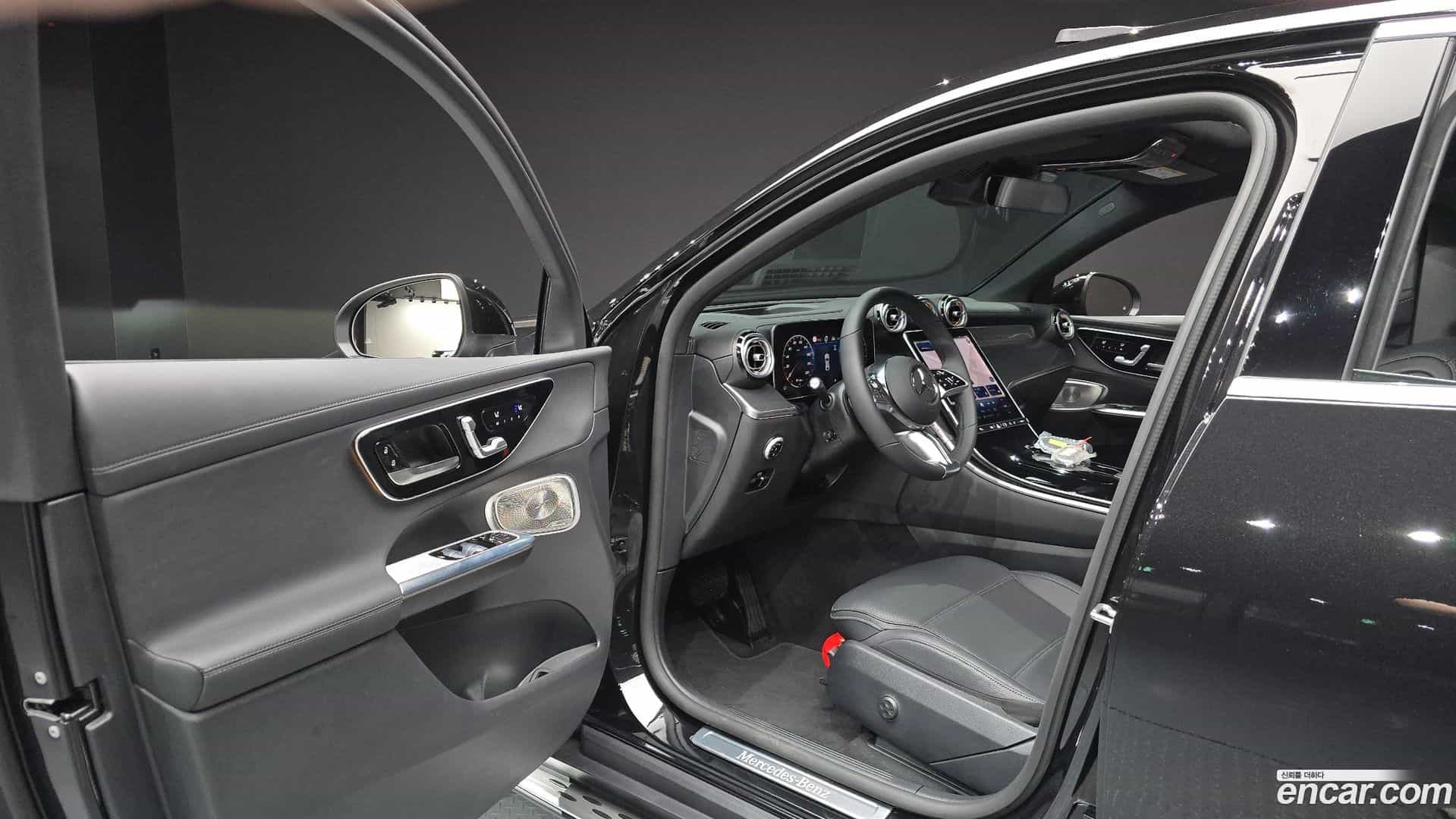 GLC-Class Mercedes-Benz 2025.7-INNER-010
