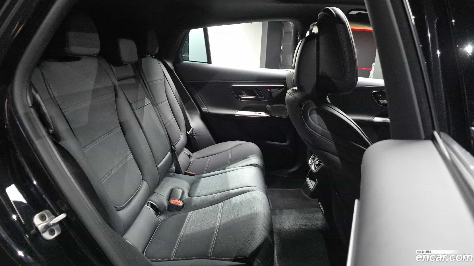 GLC-Class Mercedes-Benz 2025.7-OPTION-015