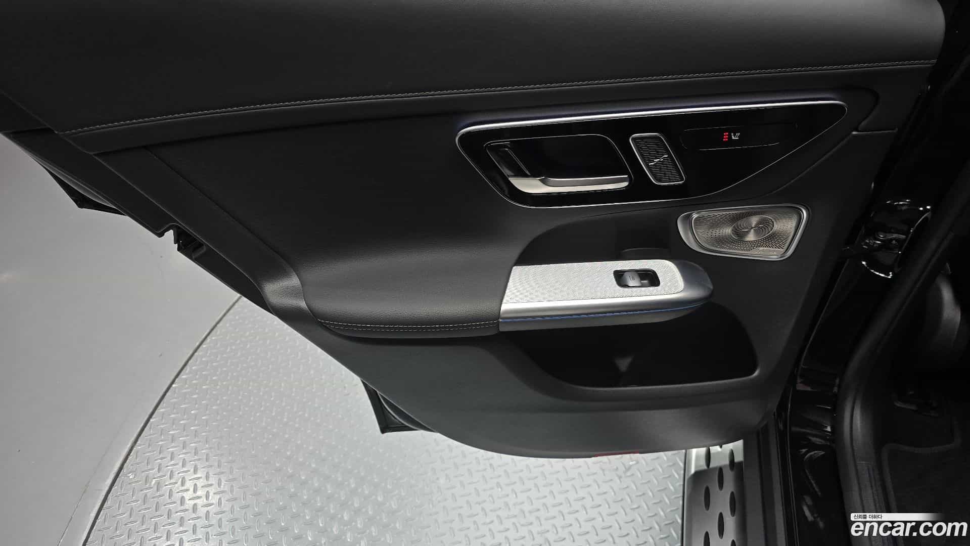 GLC-Class Mercedes-Benz 2025.7-INNER-035