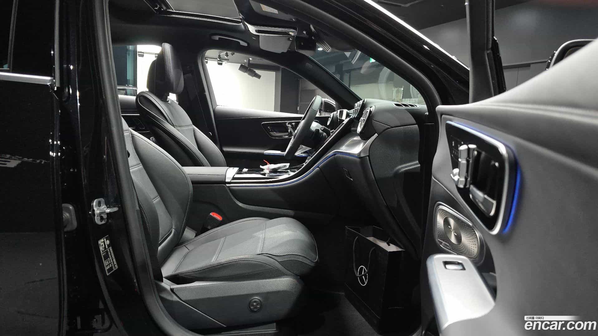 GLC-Class Mercedes-Benz 2025.7-INNER-036