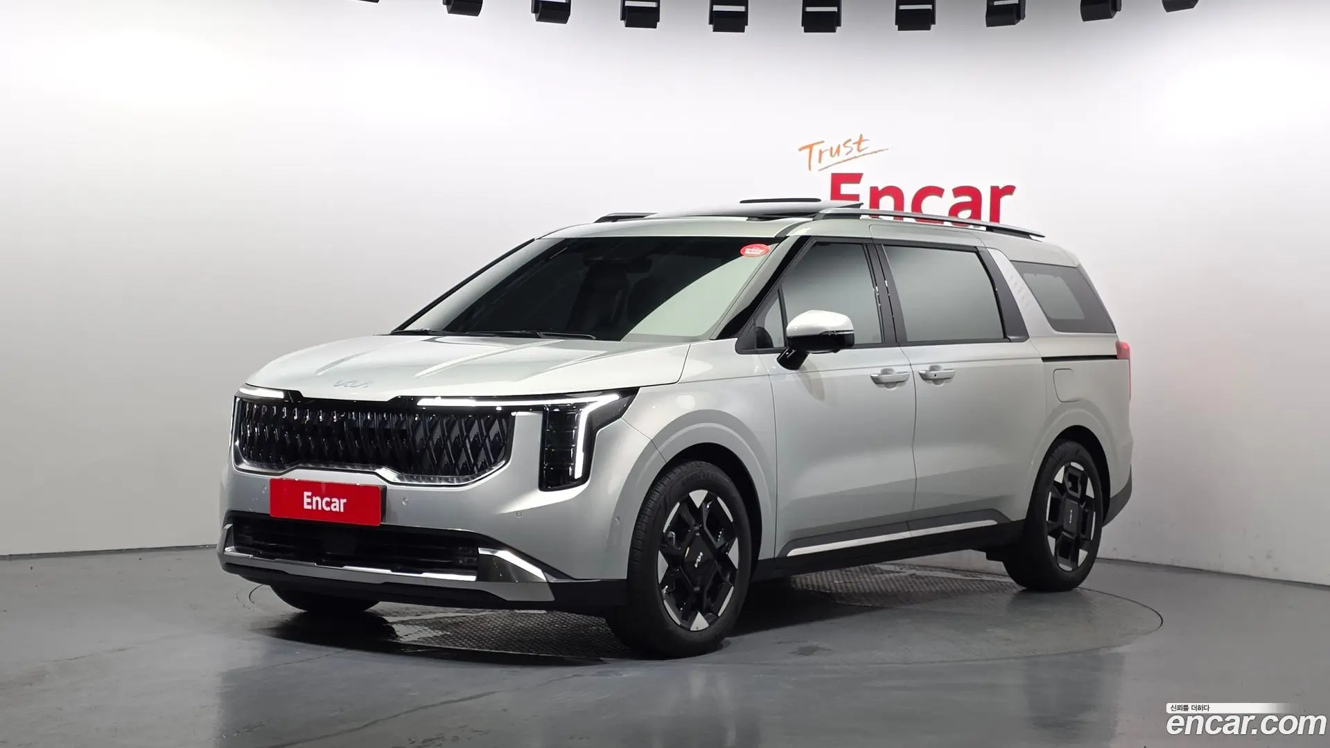 Main__Slider__Photo:Canival Kia 2025.9-0
