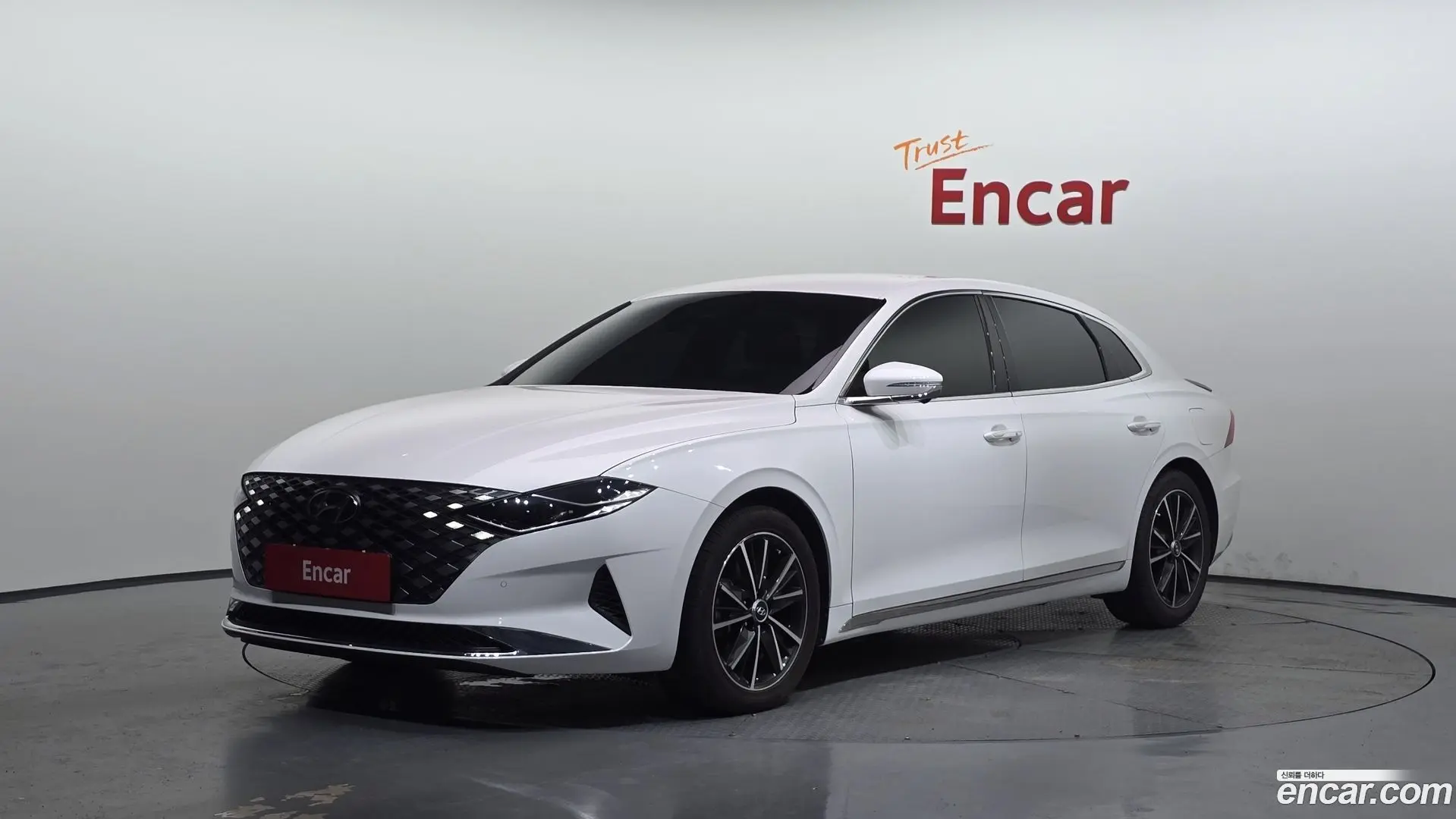 Main__Slider__Photo:Grandeur Hyundai 2021.3-0