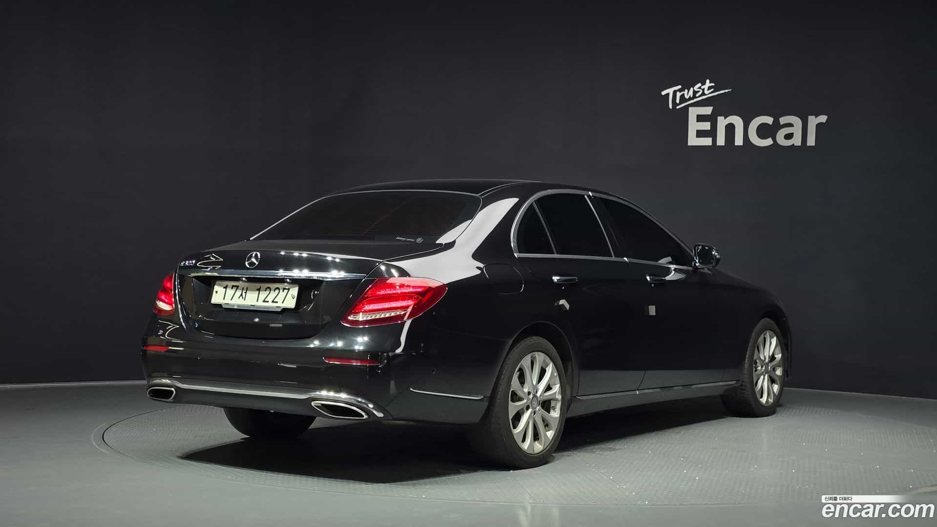 E-Class Mercedes-Benz 2017.0-OUTER-002
