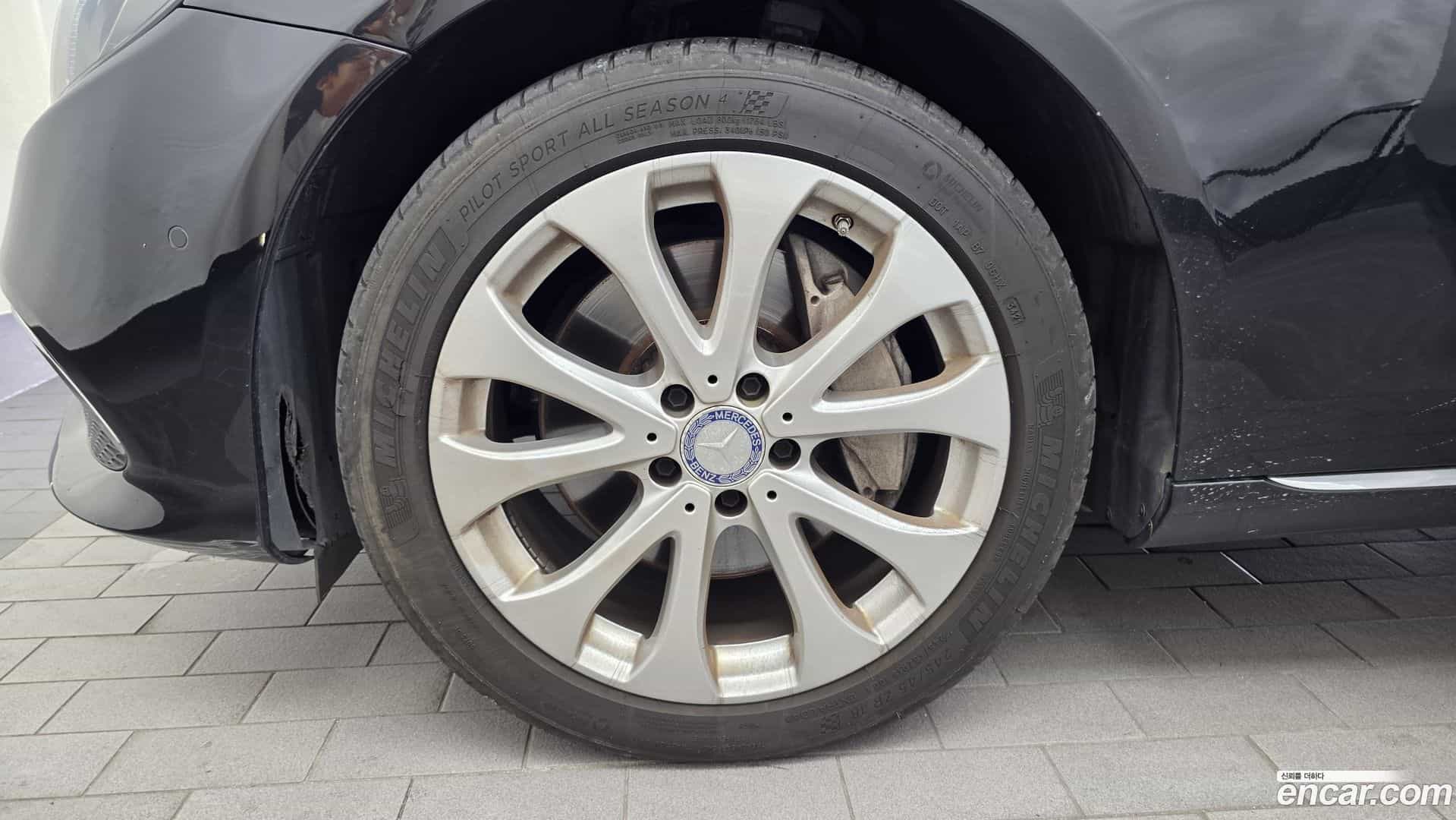 E-Class Mercedes-Benz 2017.0-OUTER-005