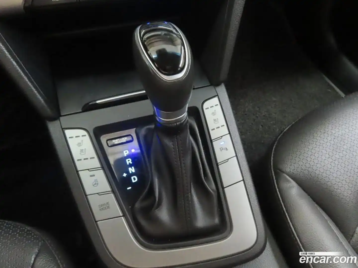 AVANTE Hyundai 2017.3-OPTION-016