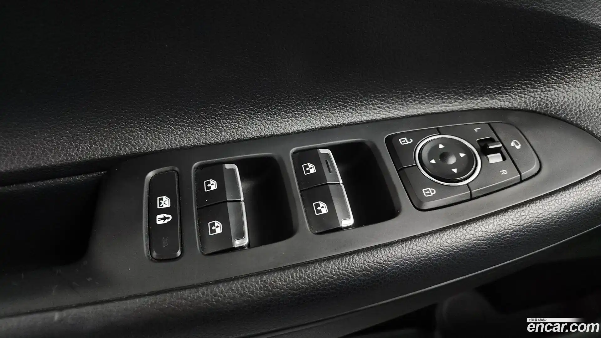 Grandeur Hyundai 2021.8-OPTION-046