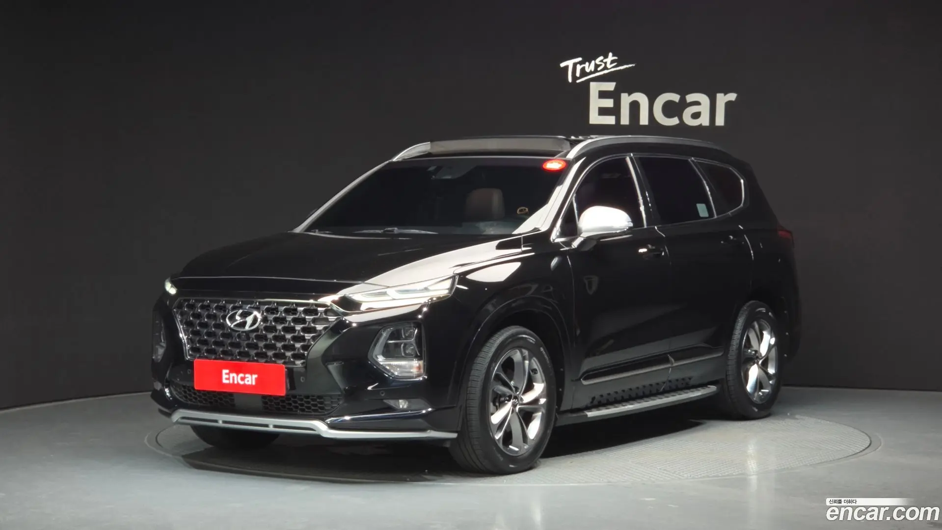 Main__Slider__Photo:Santafe Hyundai 2018.8-0