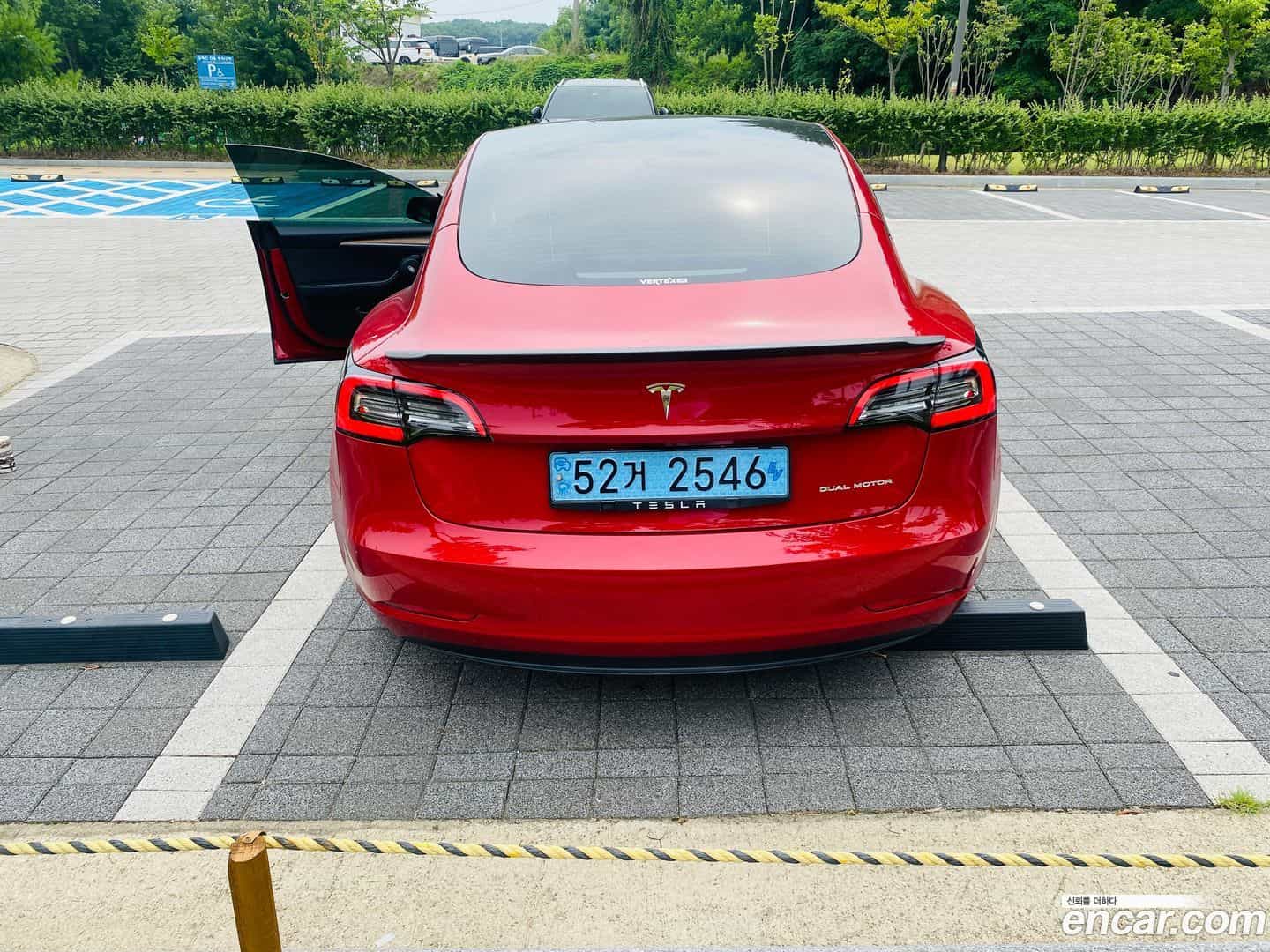 Model 3 Tesla 2022.2-OUTER-004