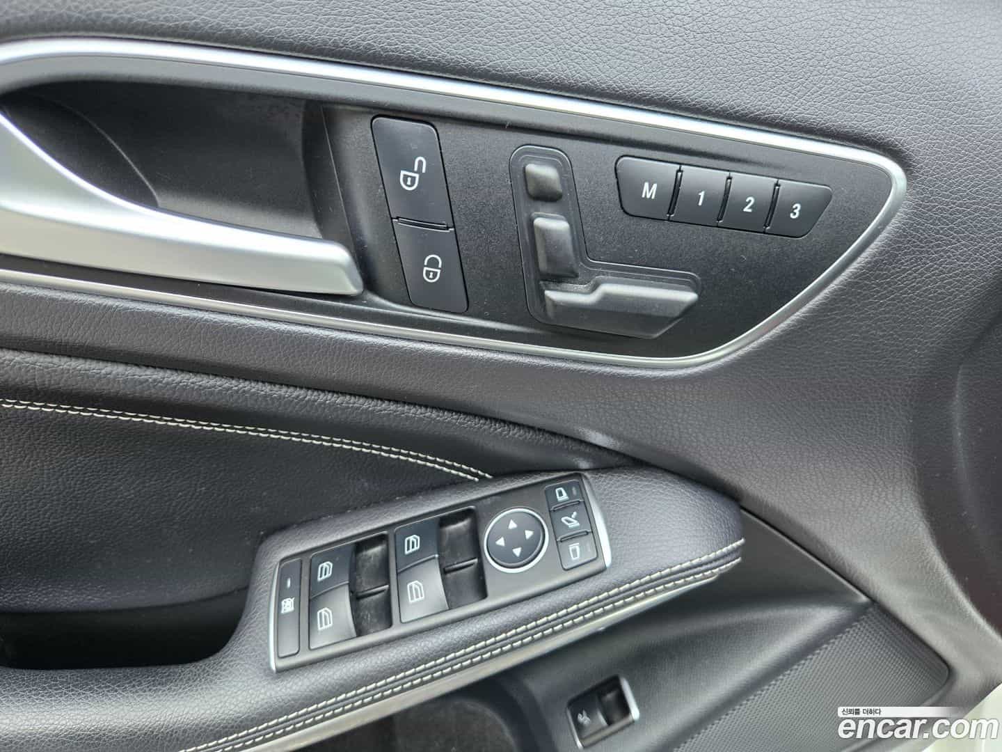 GLA-Class Mercedes-Benz 2016.2-INNER-009