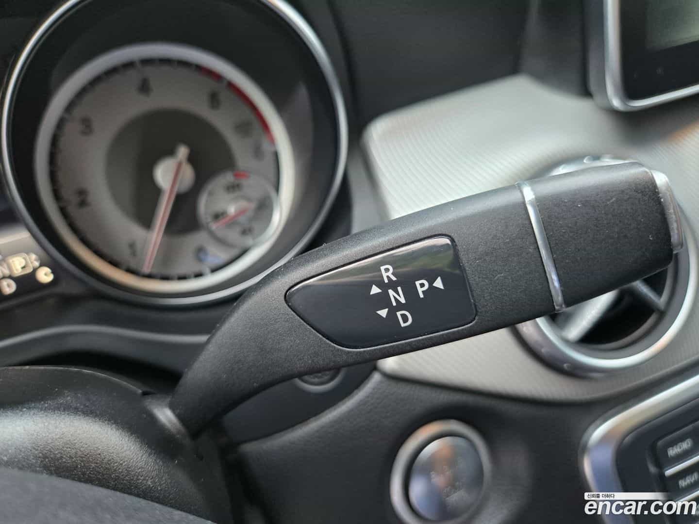 GLA-Class Mercedes-Benz 2016.2-OPTION-015