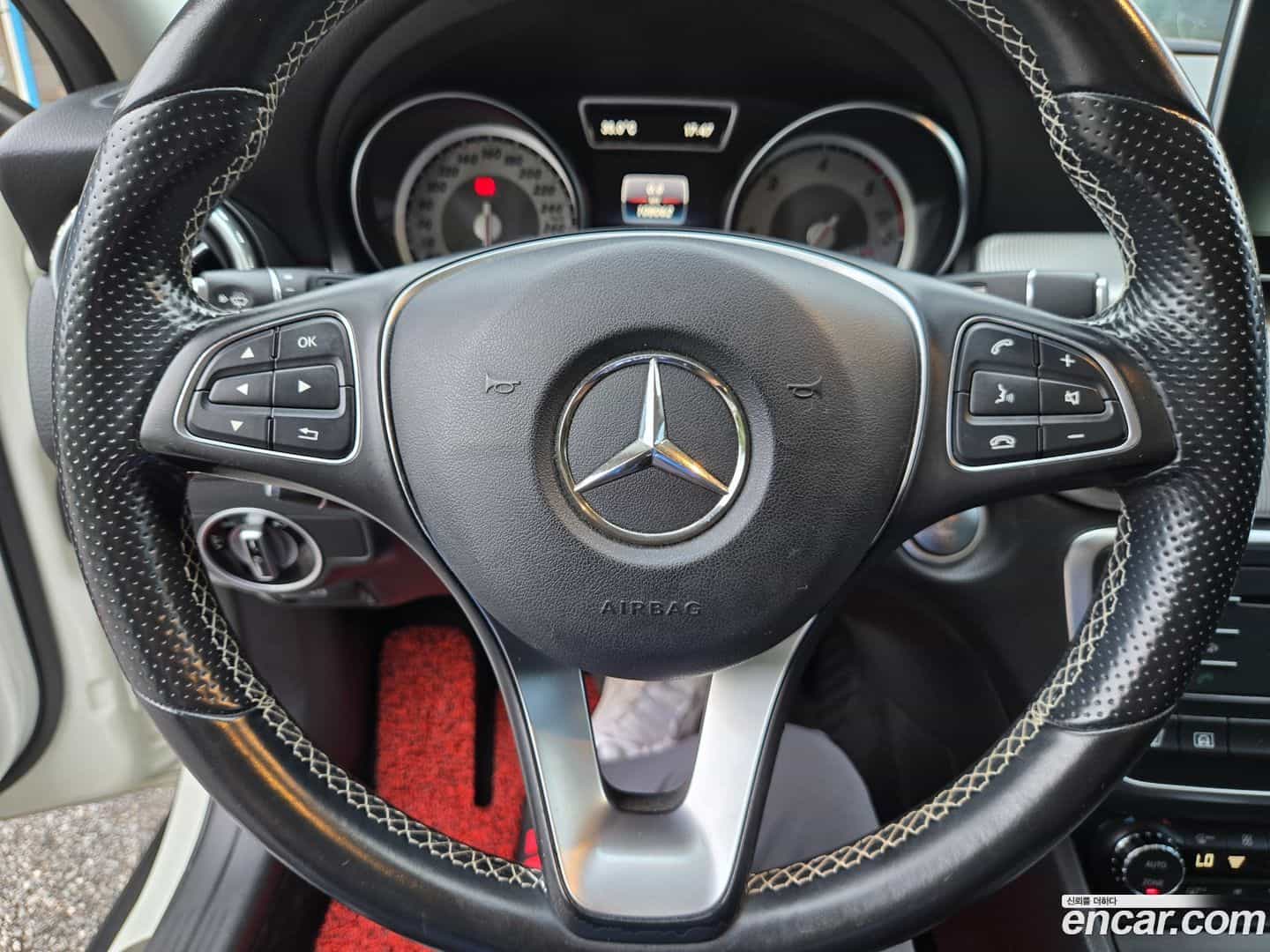 GLA-Class Mercedes-Benz 2016.2-OPTION-017