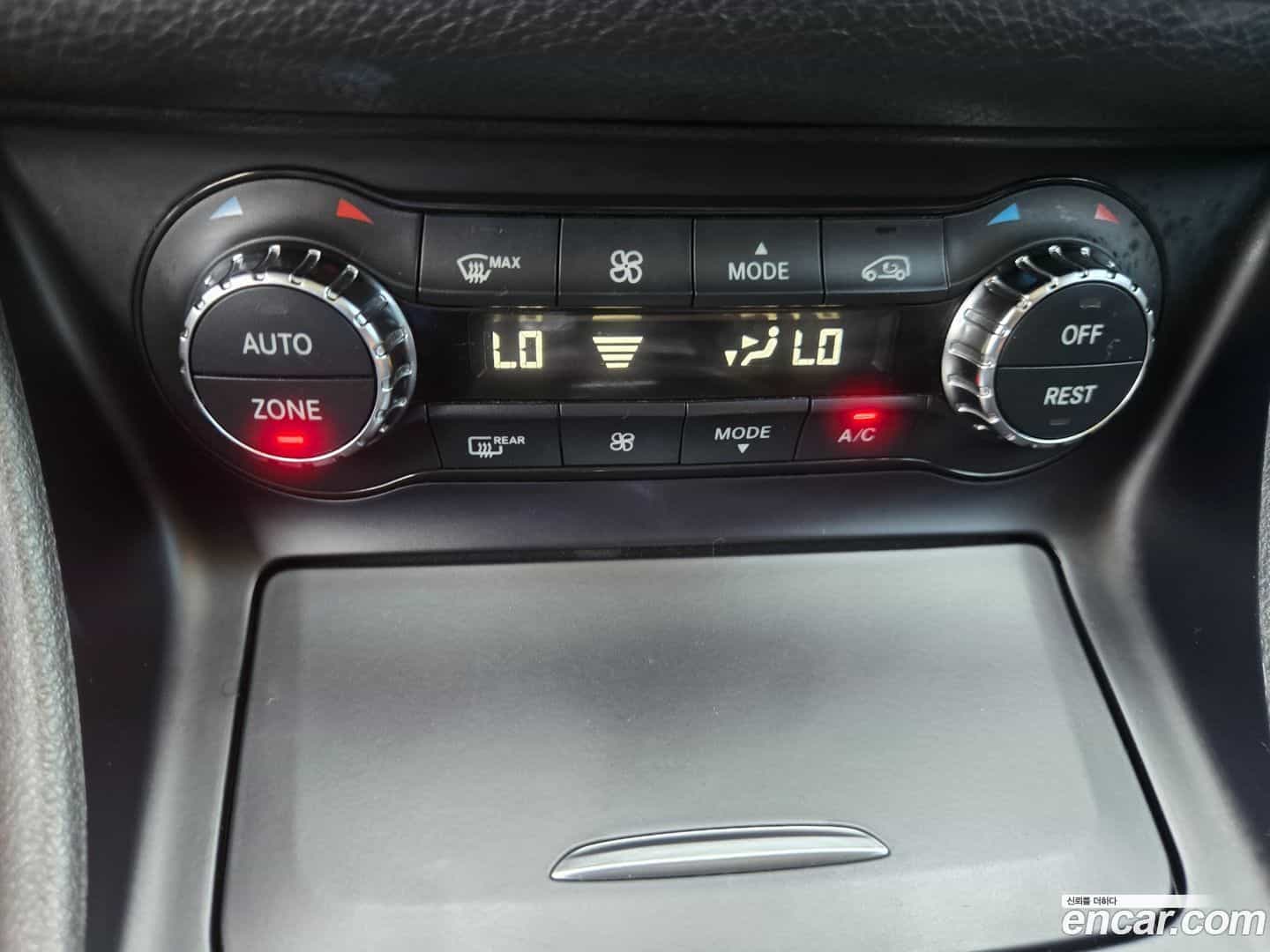 GLA-Class Mercedes-Benz 2016.2-OPTION-021