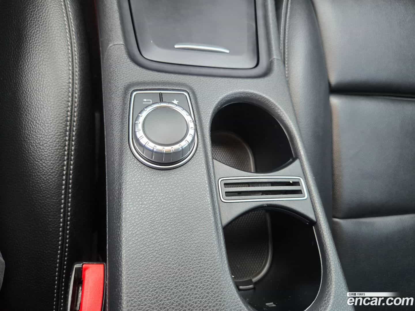 GLA-Class Mercedes-Benz 2016.2-OPTION-022