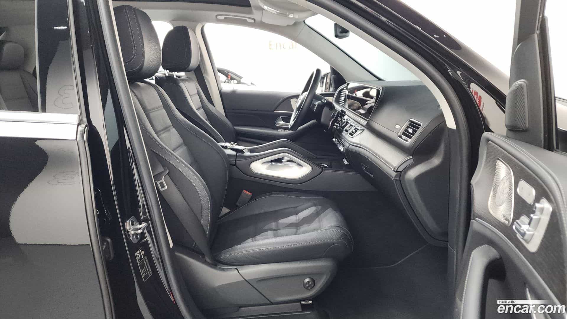 GLE-Class Mercedes-Benz 2024.7-INNER-036