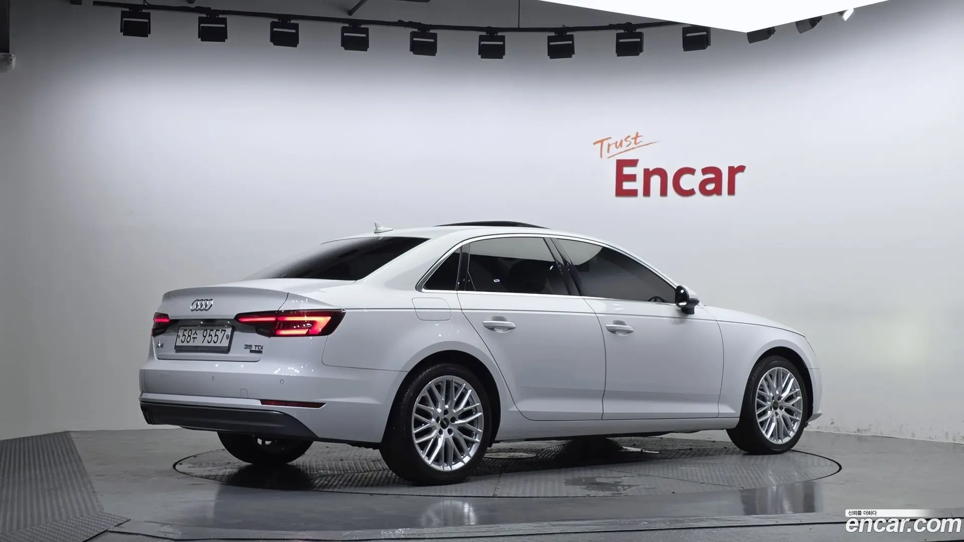 Main__Slider__Photo:A4 Audi 2018.7-1