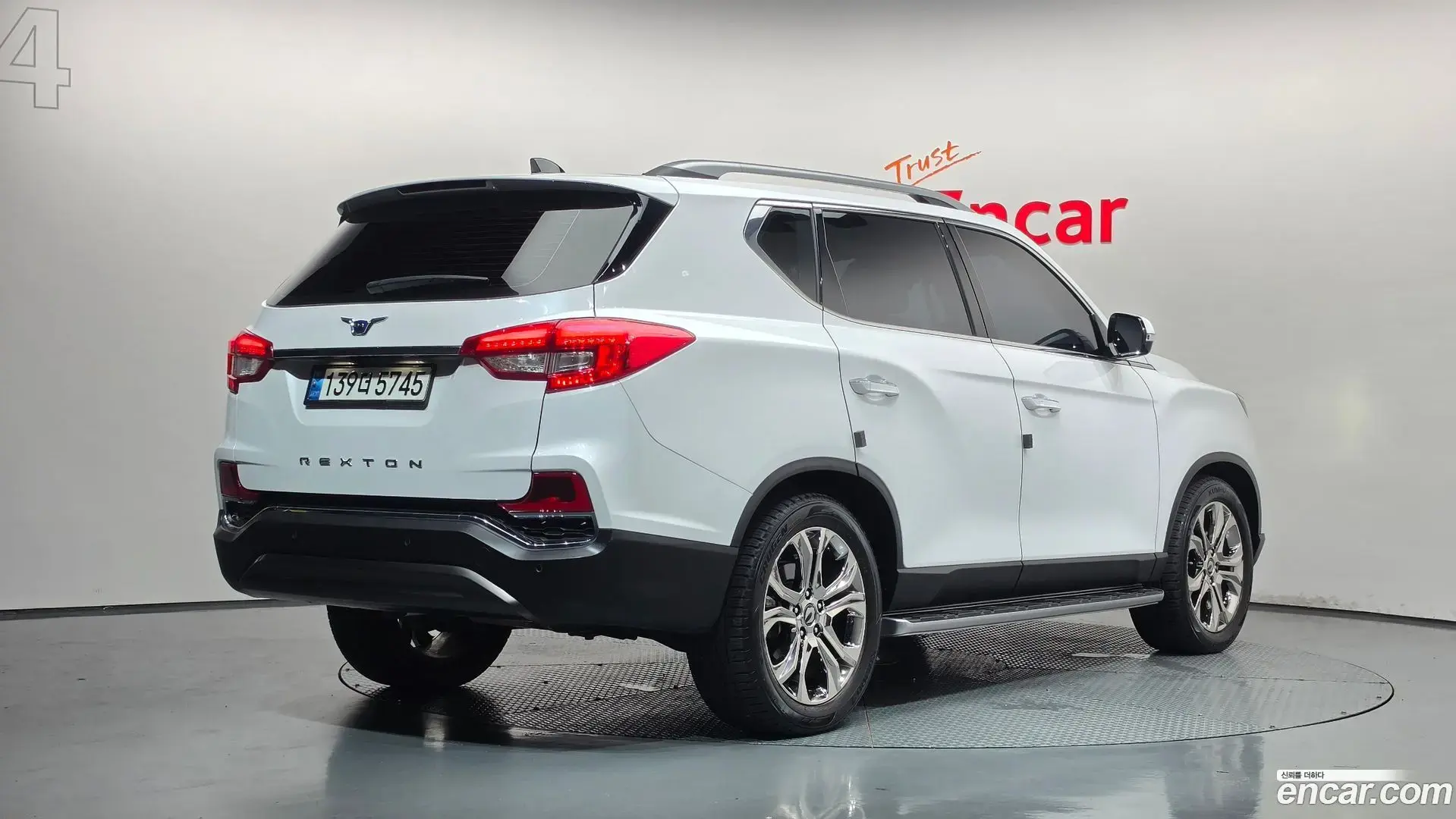Main__Slider__Photo:Rexton KG Mobility 2020.8-1