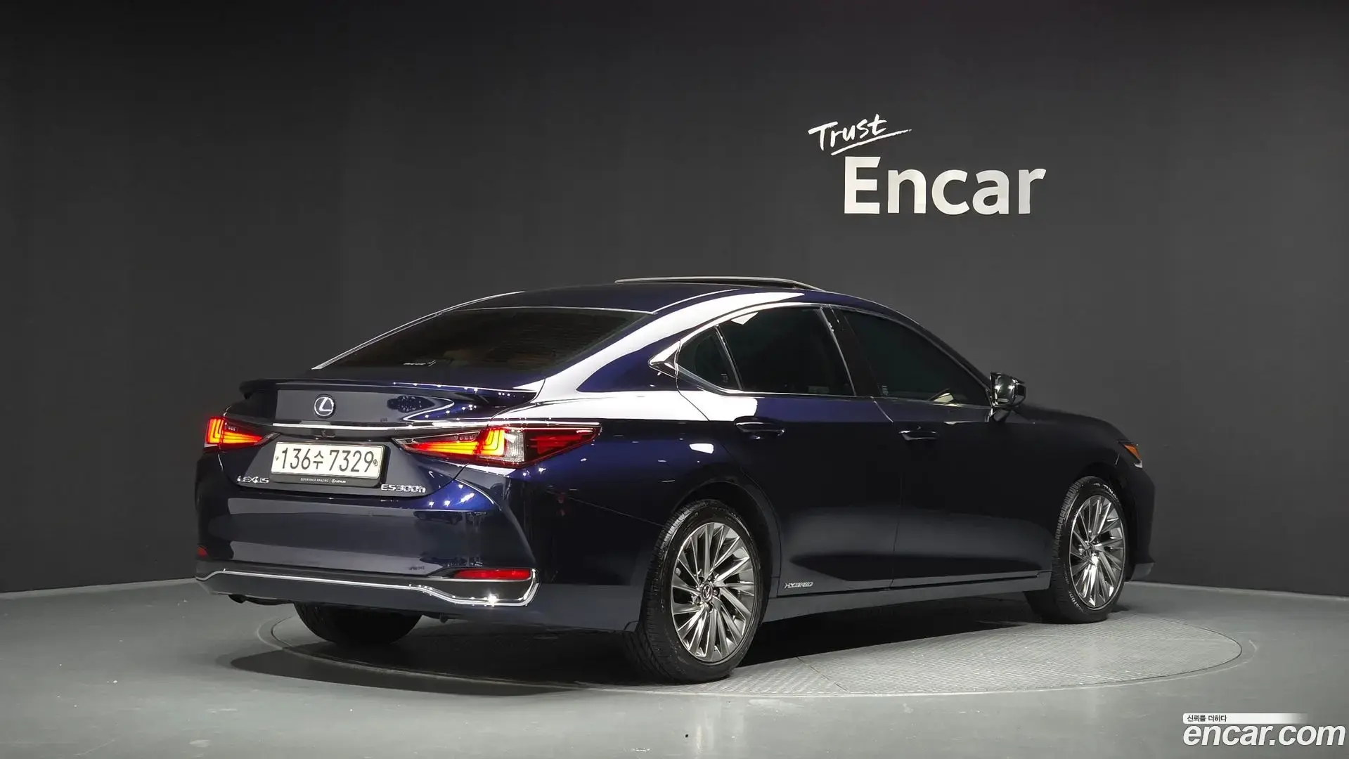 Main__Slider__Photo:ES Lexus 2021.8-1