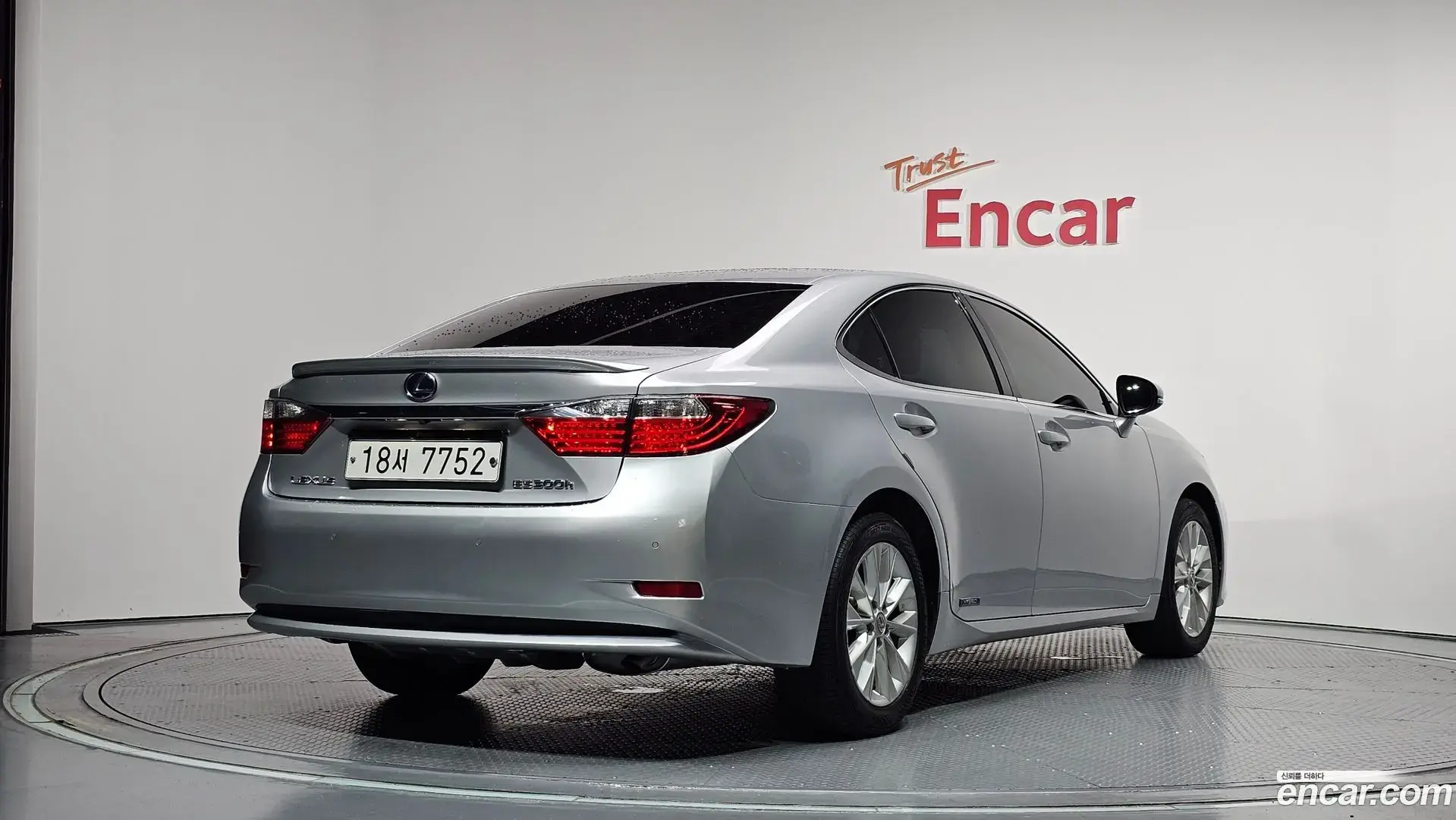 Main__Slider__Photo:ES Lexus 2013.5-1
