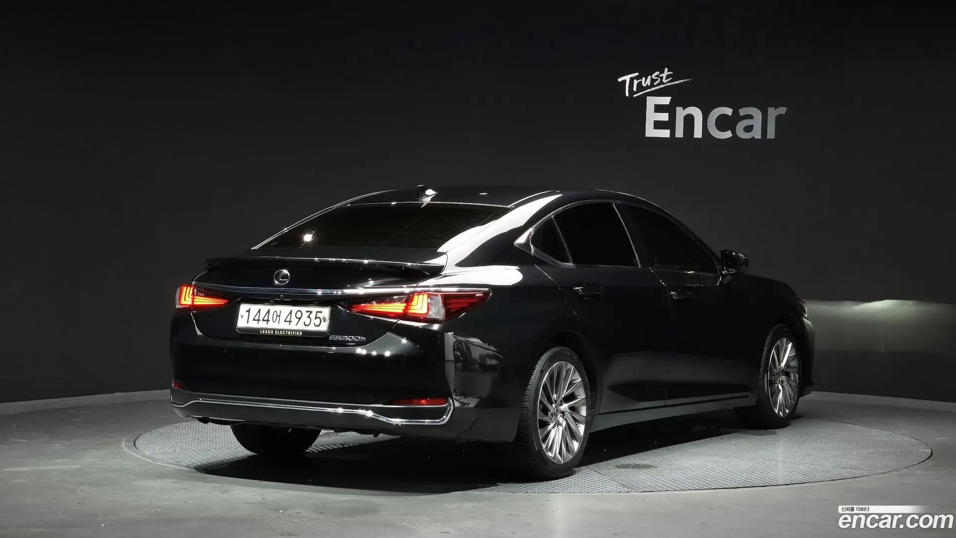 Main__Slider__Photo:ES Lexus 2023.10-1
