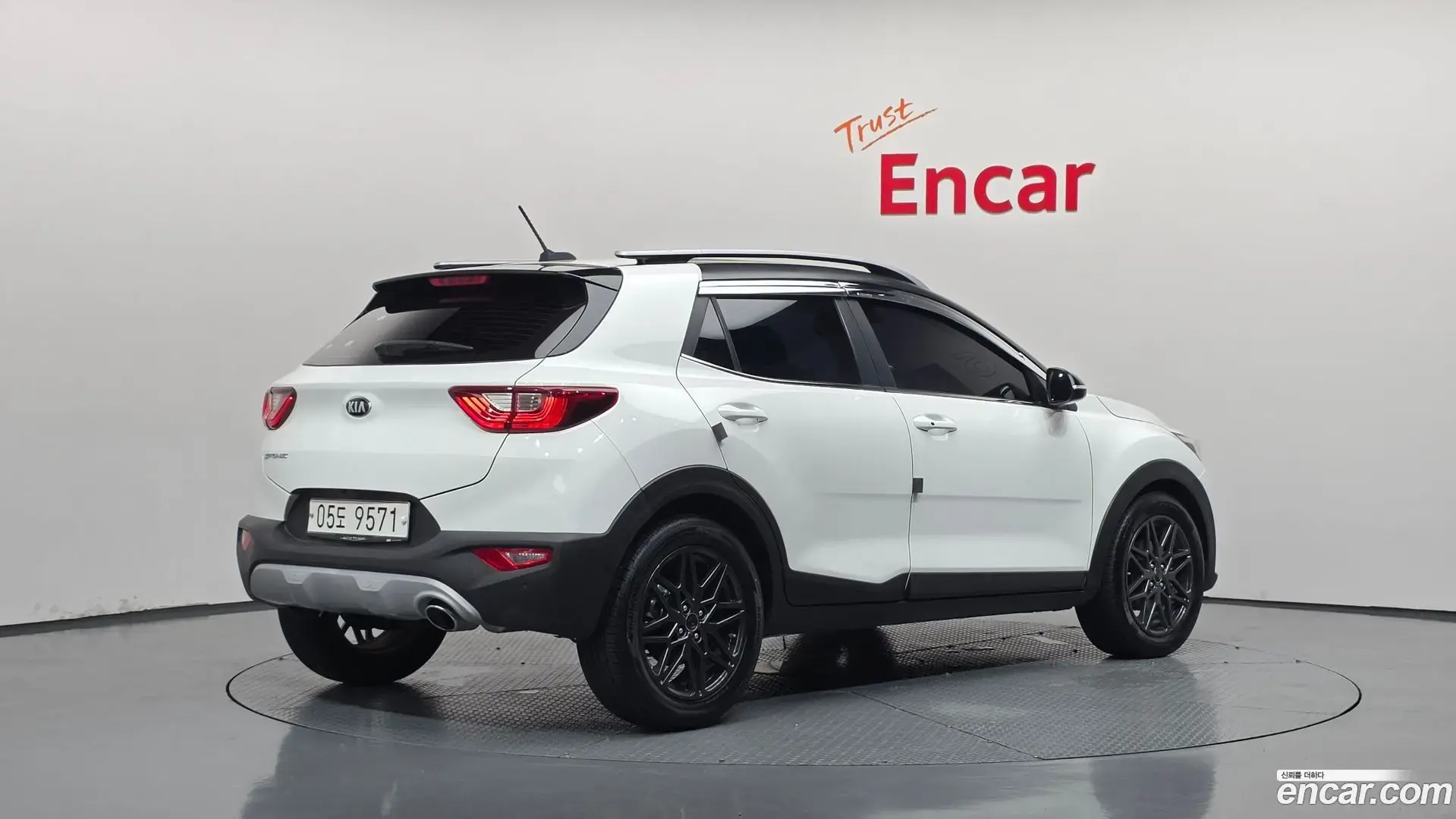 Main__Slider__Photo:Stonic Kia 2017.8-1