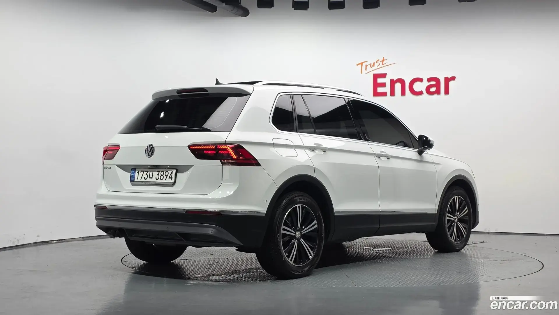 Main__Slider__Photo:Tiguan Volkswagen 2019.10-1